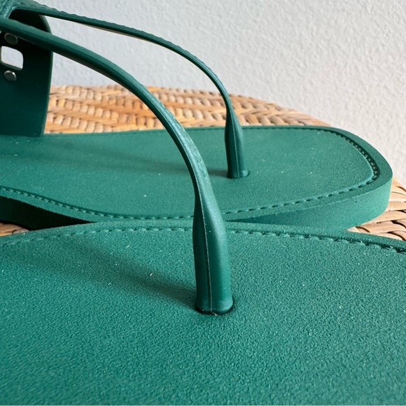 Larroude Women’s Milan Grommet Thong Sandals Size 10/11 in Green - Picture 9 of 13